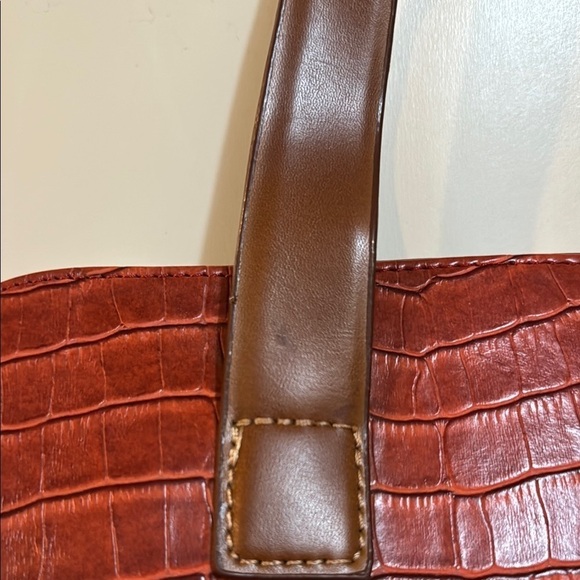 Jones New York Faux Crocodile Terracotta Shoulder Bag with brown straps! - Picture 10 of 13